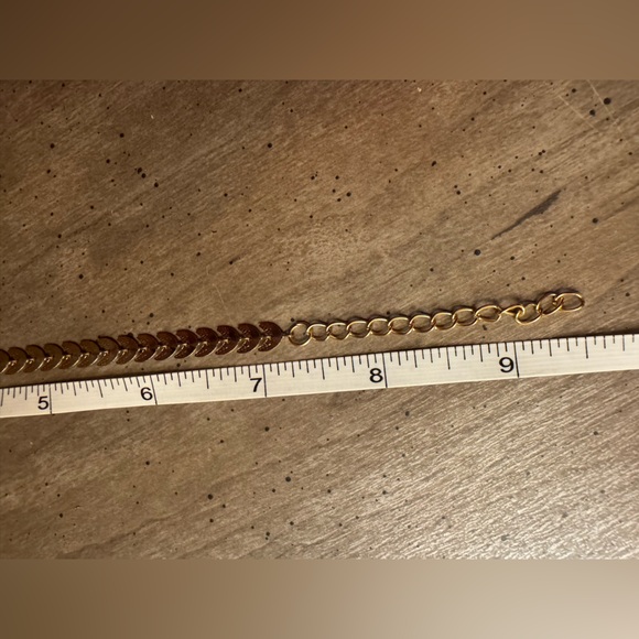 Elegant Gold Leaf Bracelet - Picture 3 of 3